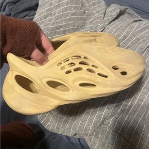 adidas foam runners men’s 9